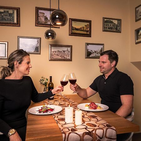 Hotel Bily Jednorozec Třeboň Kültér fotó