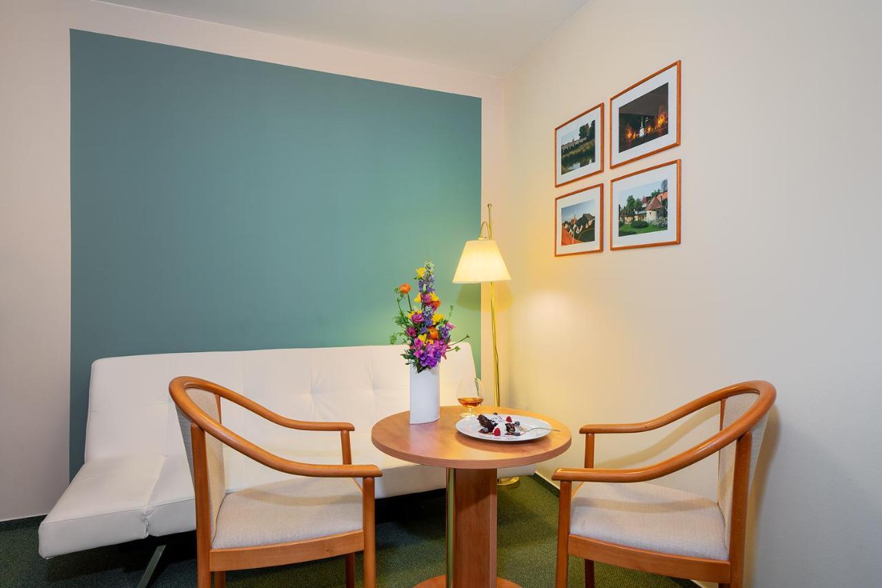 Hotel Bily Jednorozec Třeboň Kültér fotó
