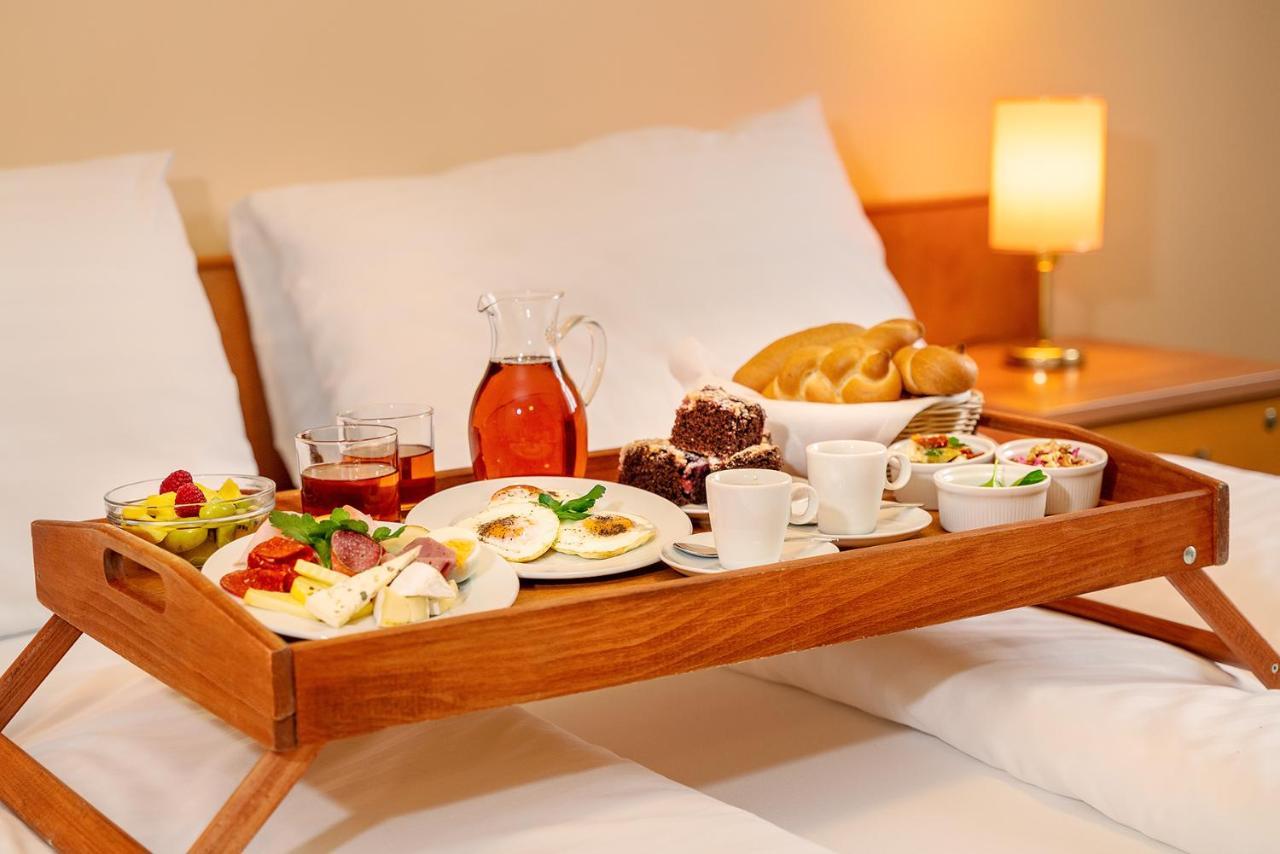 Hotel Bily Jednorozec Třeboň Kültér fotó