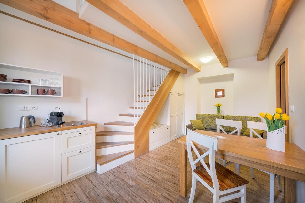 Hotel Bily Jednorozec Třeboň Kültér fotó