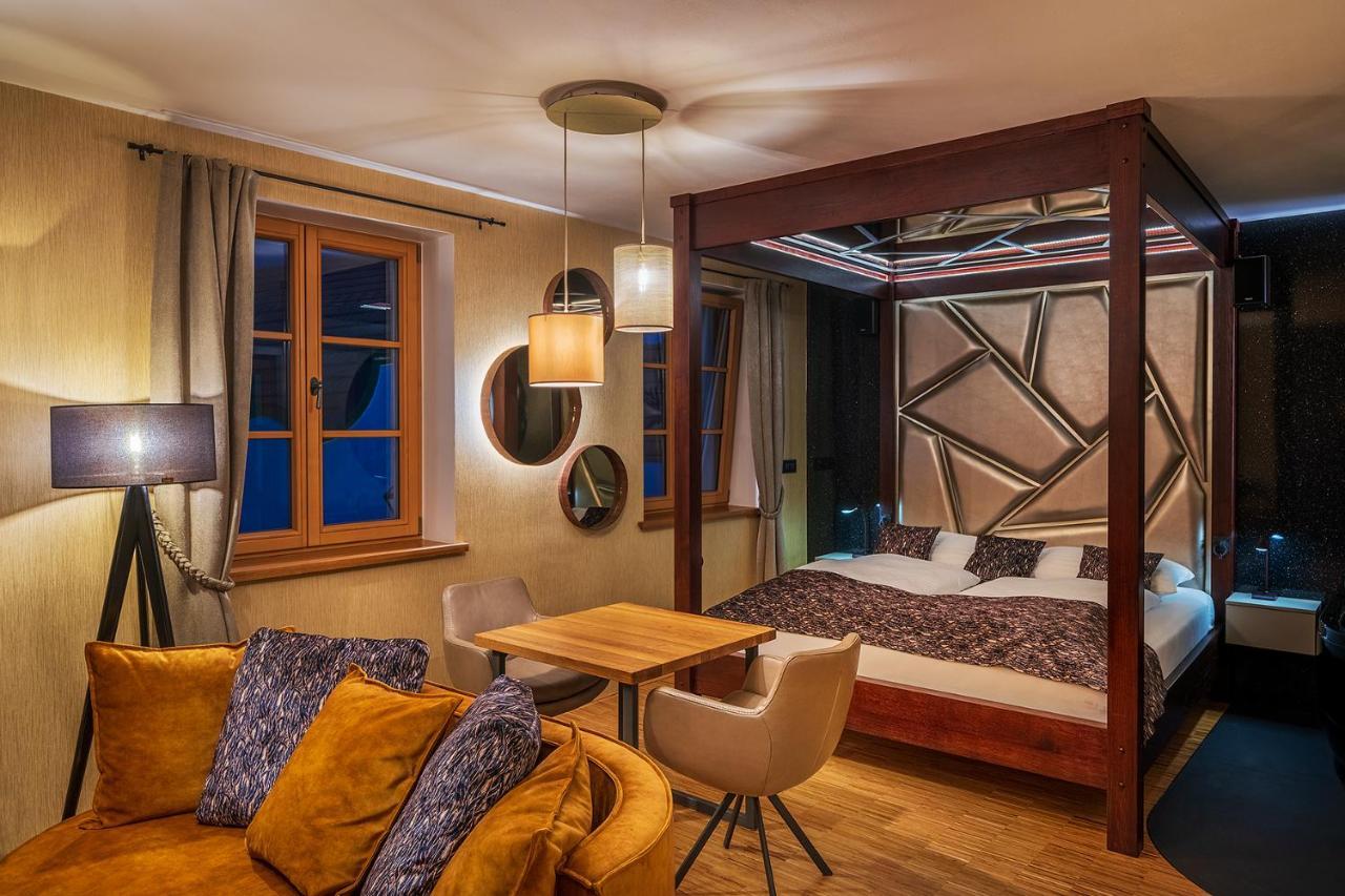 Hotel Bily Jednorozec Třeboň Kültér fotó