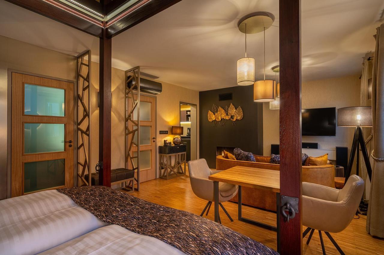 Hotel Bily Jednorozec Třeboň Kültér fotó