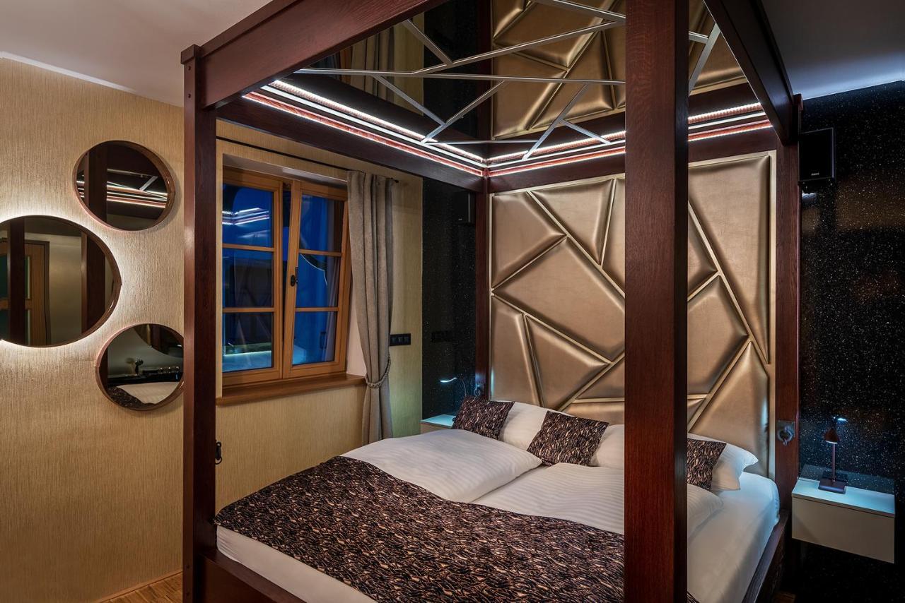 Hotel Bily Jednorozec Třeboň Kültér fotó