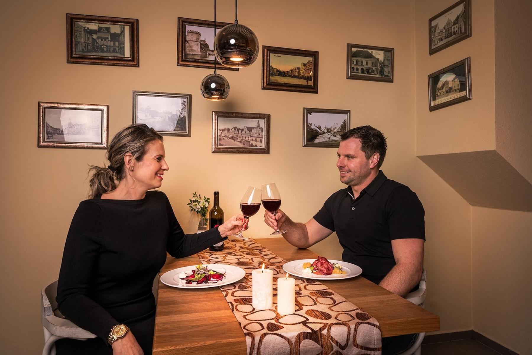 Hotel Bily Jednorozec Třeboň Kültér fotó