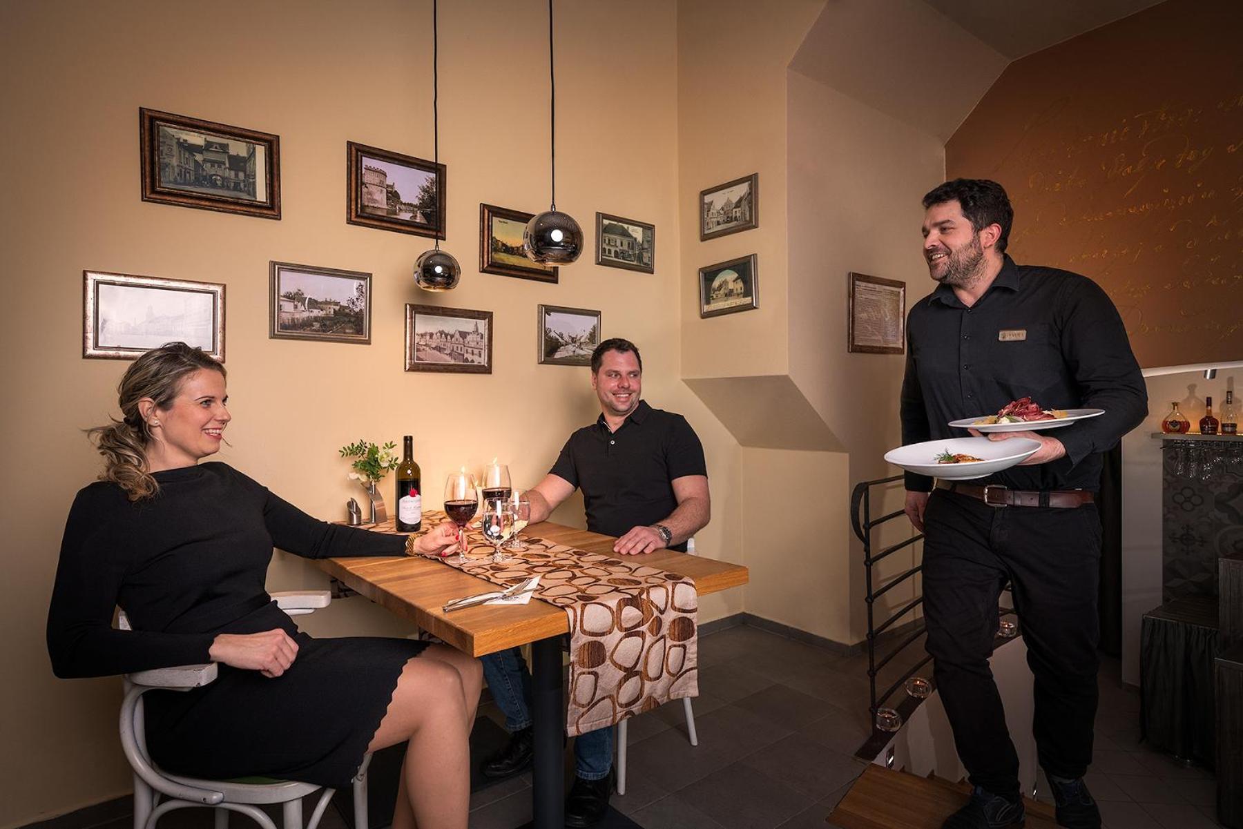 Hotel Bily Jednorozec Třeboň Kültér fotó