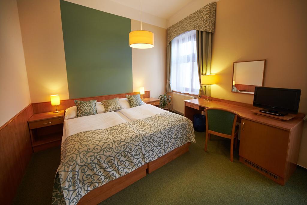 Hotel Bily Jednorozec Třeboň Kültér fotó