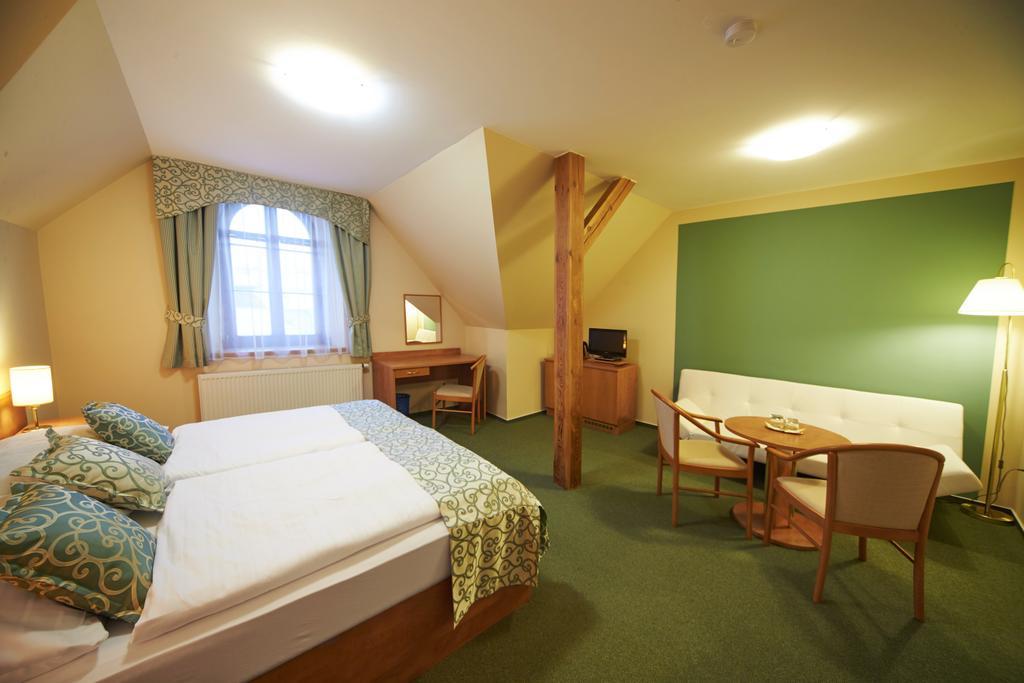 Hotel Bily Jednorozec Třeboň Kültér fotó