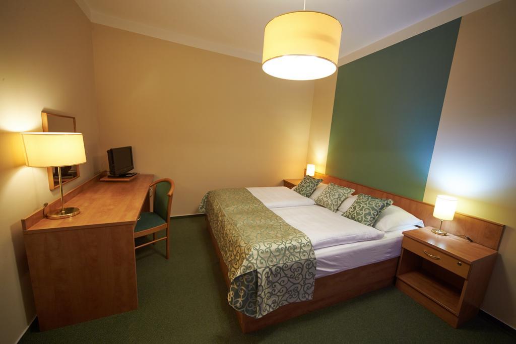 Hotel Bily Jednorozec Třeboň Kültér fotó